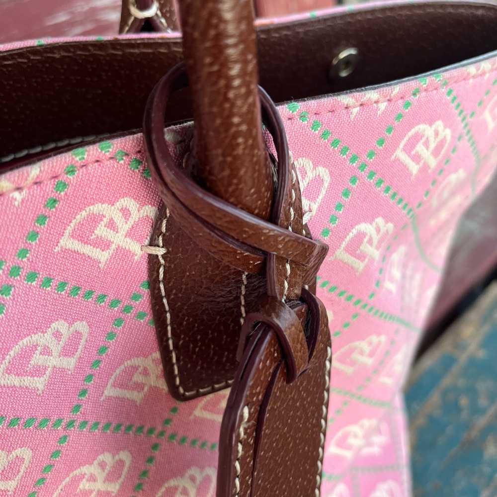 New Vintage Dooney and Bourke Gretta Hanna Tote Bag - Picture 9 of 16